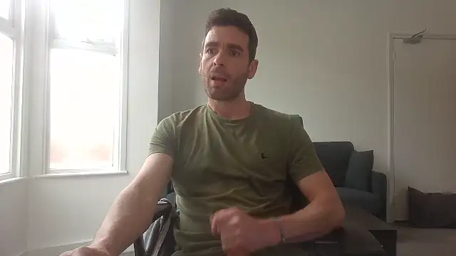 Snapshot of frenchbdmaninlondon chatting on April 20, 2:20 pm frenchbdmaninlondon online show from April 20, 2:20 pm