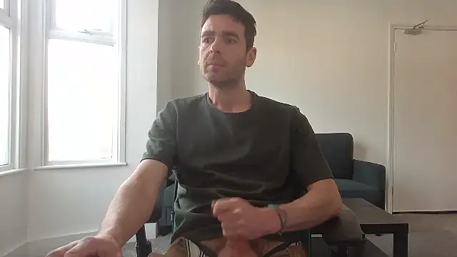 Snapshot of frenchbdmaninlondon chatting on April 26, 10:46 am frenchbdmaninlondon online show from April 26, 10:46 am