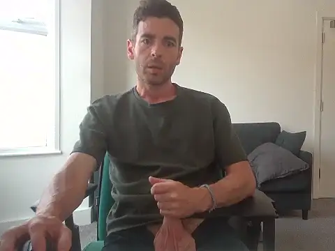 Snapshot of frenchbdmaninlondon chatting on July 9, 1:37 pm frenchbdmaninlondon online show from July 9, 1:37 pm