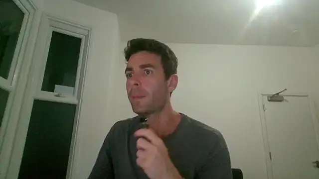 Snapshot of frenchbdmaninlondon chatting on August 4, 9:28 pm frenchbdmaninlondon online show from August 4, 9:28 pm