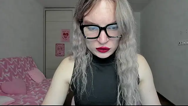 milliKira006 online show from April 29, 8:04 pm