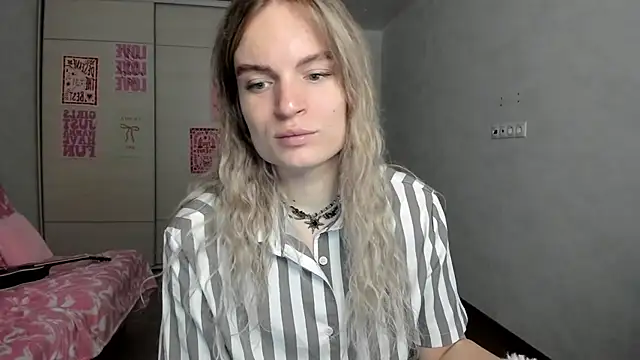 milliKira006 online show from May 9, 4:50 am
