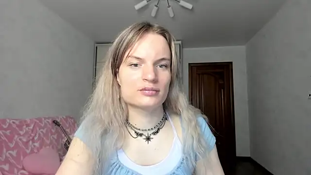 milliKira006 online show from May 12, 4:20 am