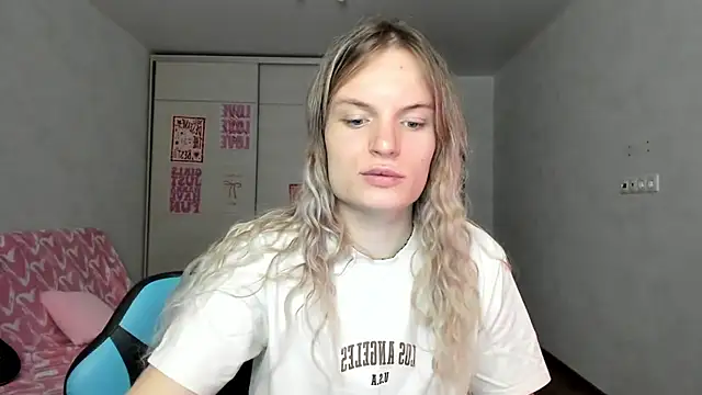 milliKira006 online show from May 18, 4:51 am