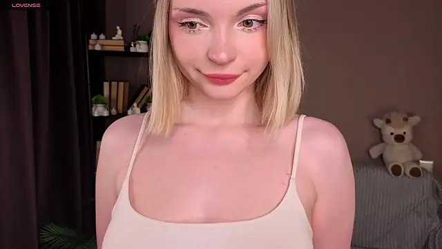 Snapshot of MaryHayward chatting on May 23, 12:27 am MaryHayward online show from May 23, 12:27 am