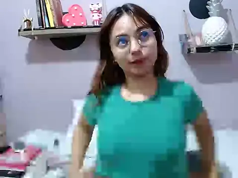 Snapshot of Kitana_kitty chatting on May 24, 8:19 am Kitana kitty online show from May 24, 8:19 am