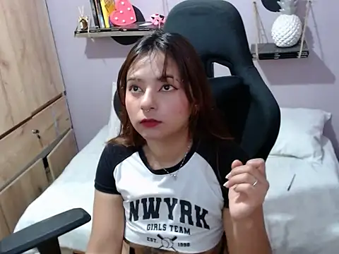 Snapshot of Kitana_kitty chatting on June 11, 8:18 pm Kitana kitty online show from June 11, 8:18 pm