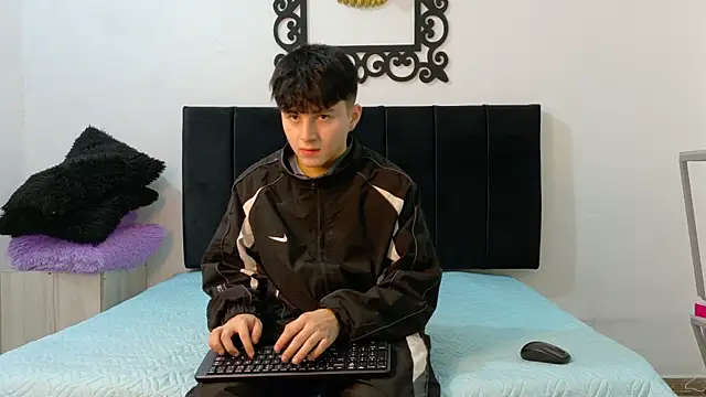Snapshot of LunayDream chatting on June 20, 11:35 am LunayDream online show from June 20, 11:35 am
