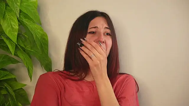 WinnieDols online show from April 22, 2:07 pm