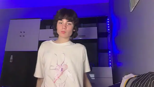 Snapshot of laski_twink chatting on June 18, 11:20 pm laski twink online show from June 18, 11:20 pm
