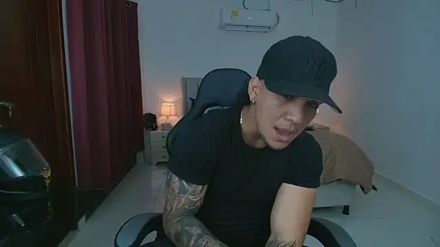 Snapshot of Mrbig_maximo chatting on June 19, 2:49 am Mrbig maximo online show from June 19, 2:49 am