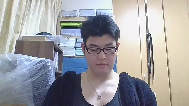 Snapshot of shun_201 chatting on April 20, 1:14 pm shun 201 online show from April 20, 1:14 pm