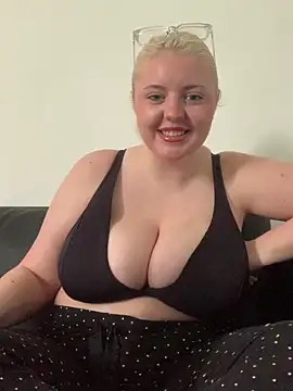 Princessnorth  online show from April 22, 4:08 pm