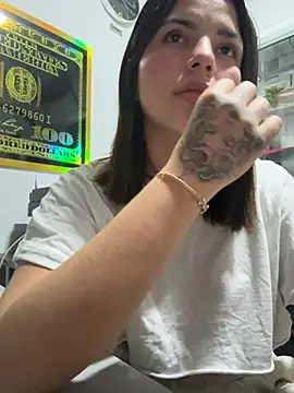 Snapshot of Mia_Tylor01 chatting on July 4, 4:51 am Mia Tylor01 online show from July 4, 4:51 am