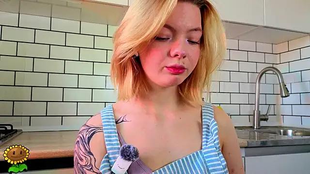 MelinaBunnyyy online show from April 29, 7:56 am