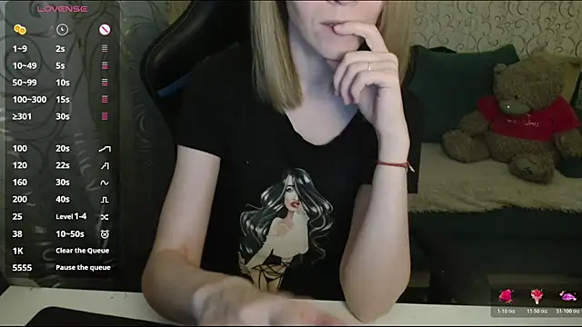  AlliceCullen  online show from April 22, 6:09 pm