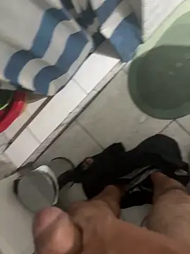 juliomfar69 online show from May 10, 5:56 am