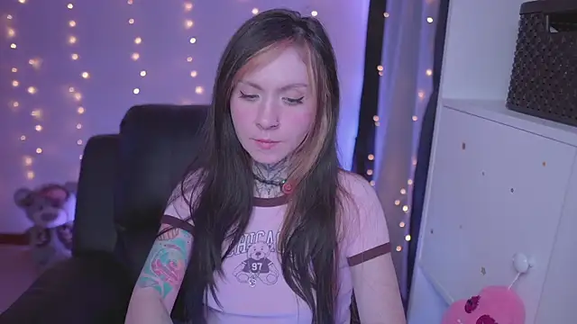 Snapshot of -VKatt chatting on May 2, 3:00 am -VKatt online show from May 2, 3:00 am