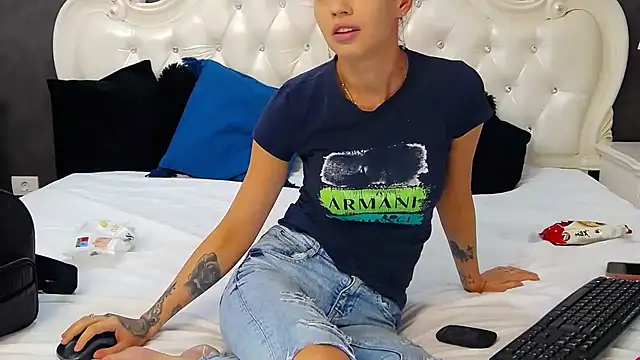 Snapshot of MeghanLoft chatting on July 25, 5:27 am MeghanLoft online show from July 25, 5:27 am