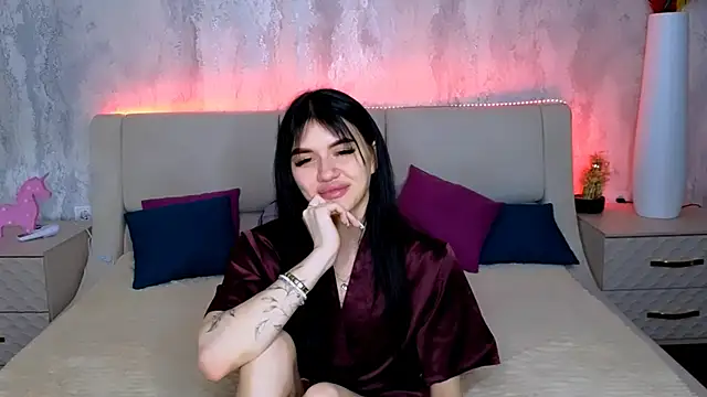 Snapshot of Holly_Beck chatting on May 19, 1:56 am Holly Beck online show from May 19, 1:56 am