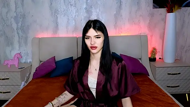 Snapshot of Holly_Beck chatting on May 25, 12:16 am Holly Beck online show from May 25, 12:16 am