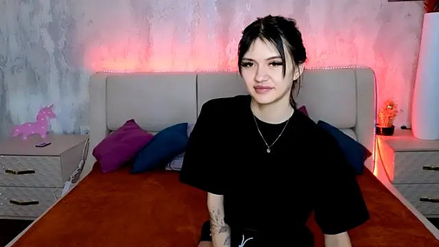 Snapshot of Holly_Beck chatting on June 8, 2:01 am Holly Beck online show from June 8, 2:01 am