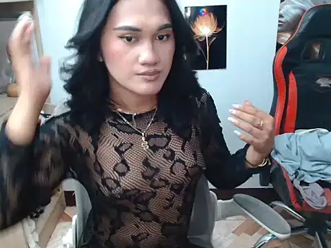 Snapshot of YourHot_Nica chatting on April 24, 1:57 pm YourHot Nica online show from April 24, 1:57 pm