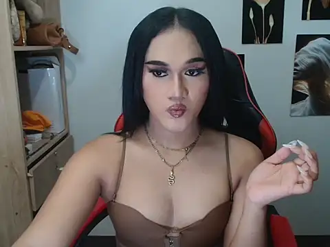 Snapshot of YourHot_Nica chatting on May 27, 5:10 pm YourHot Nica online show from May 27, 5:10 pm