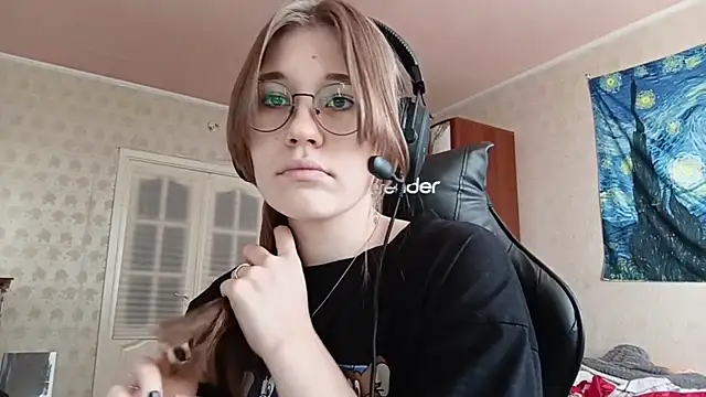 MandieBusby online show from April 22, 3:02 pm