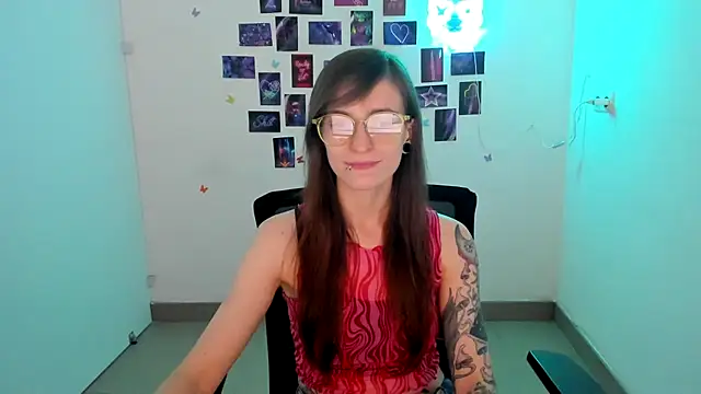 Snapshot of Luna_Tantra chatting on August 6, 8:33 pm Luna Tantra online show from August 6, 8:33 pm