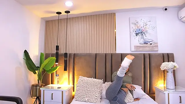 EvaRios  online show from April 22, 12:18 pm