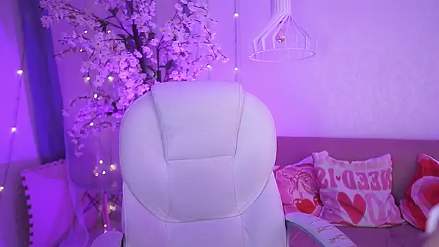 StacyCooper  online show from June 30, 7:04 pm