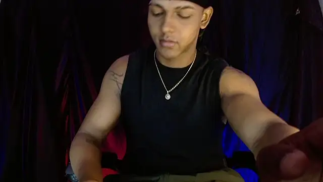Snapshot of zoriel_bigcock chatting on June 4, 6:03 pm zoriel bigcock online show from June 4, 6:03 pm