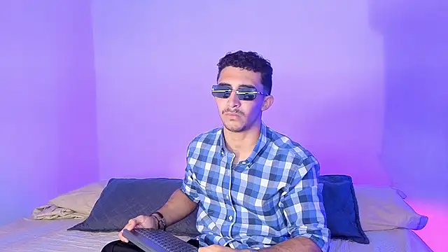 caius bigcock1 online show from July 23, 12:35 am