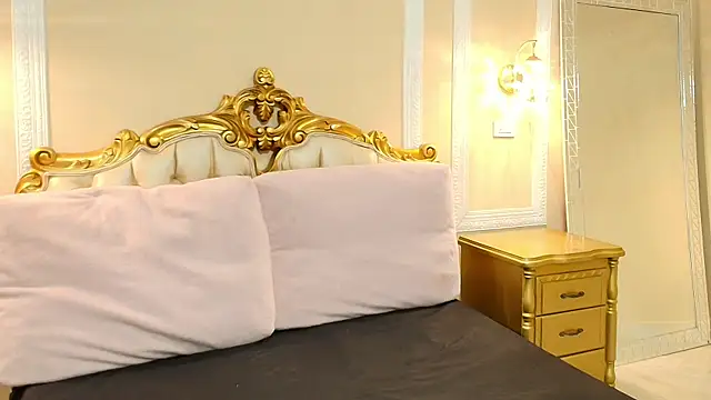 PaulineKosh online show from July 4, 7:42 pm