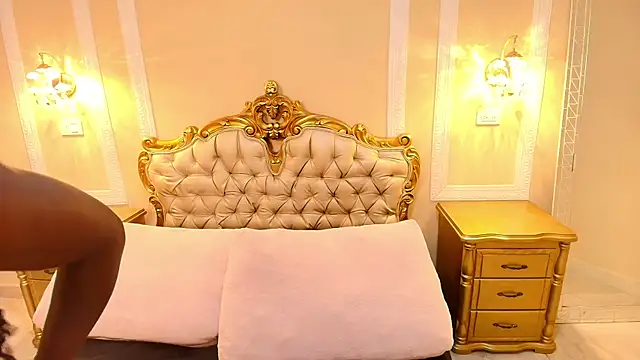 PaulineKosh online show from July 13, 7:49 pm