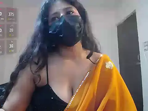 Snapshot of -Queenie chatting on May 5, 7:00 pm -Queenie online show from May 5, 7:00 pm