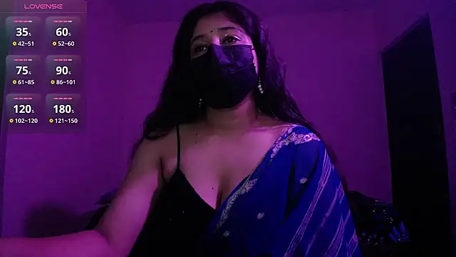 Snapshot of -Queenie chatting on May 21, 7:10 pm -Queenie online show from May 21, 7:10 pm