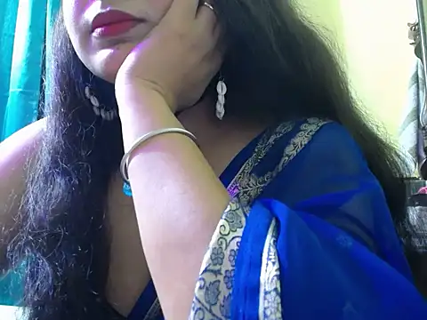 Snapshot of -Queenie chatting on June 15, 8:00 pm -Queenie online show from June 15, 8:00 pm