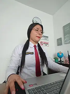 Snapshot of Queen_linda1 chatting on May 11, 2:45 pm Queen linda1 online show from May 11, 2:45 pm