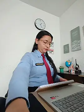 Snapshot of Queen_linda1 chatting on May 21, 6:26 pm Queen linda1 online show from May 21, 6:26 pm