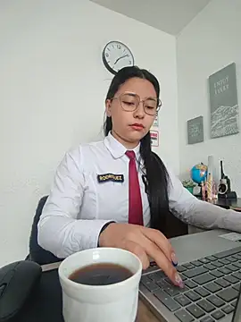 Snapshot of Queen_linda1 chatting on May 25, 12:11 pm Queen linda1 online show from May 25, 12:11 pm