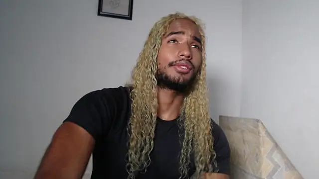 Snapshot of salvatore_amator chatting on May 24, 12:54 pm salvatore amator online show from May 24, 12:54 pm
