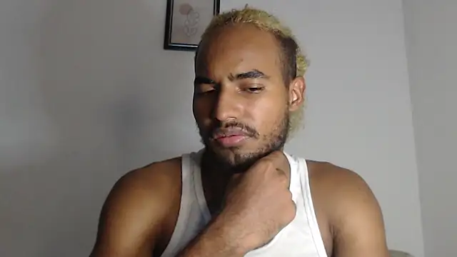 Snapshot of salvatore_amator chatting on May 28, 5:38 am salvatore amator online show from May 28, 5:38 am