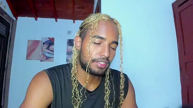 Snapshot of salvatore_amator chatting on June 3, 3:53 am salvatore amator online show from June 3, 3:53 am