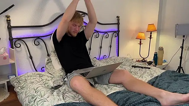 pavelrey online show from May 11, 4:04 pm