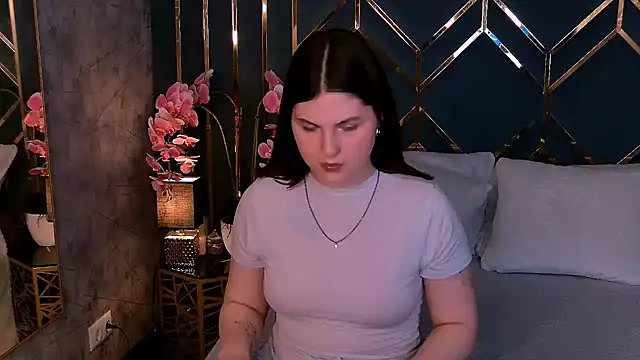 Snapshot of IvySimmons chatting on May 18, 4:07 am IvySimmons online show from May 18, 4:07 am