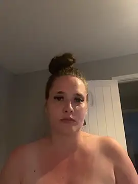 Poppylooloo online show from July 7, 7:07 pm