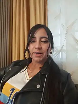 Snapshot of Nayarak_velver chatting on June 27, 12:44 pm Nayarak velver online show from June 27, 12:44 pm