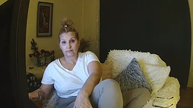 Divineblond online show from February 17, 9:52 pm